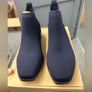 Vivaia boots size US 9-9.5 /M